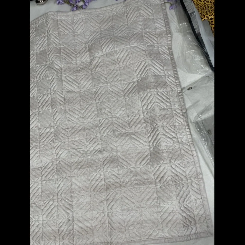 NIB Hotel Collection Woodrose Quilted‎ 1 Euro Sham